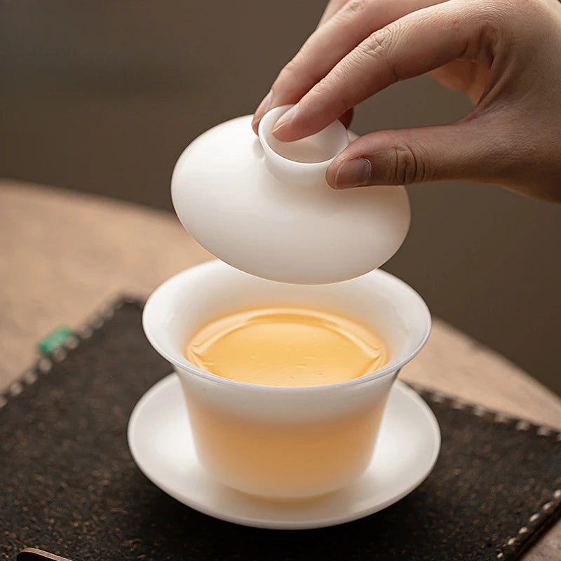 gaiwan white porcelain 150ml — angle 1