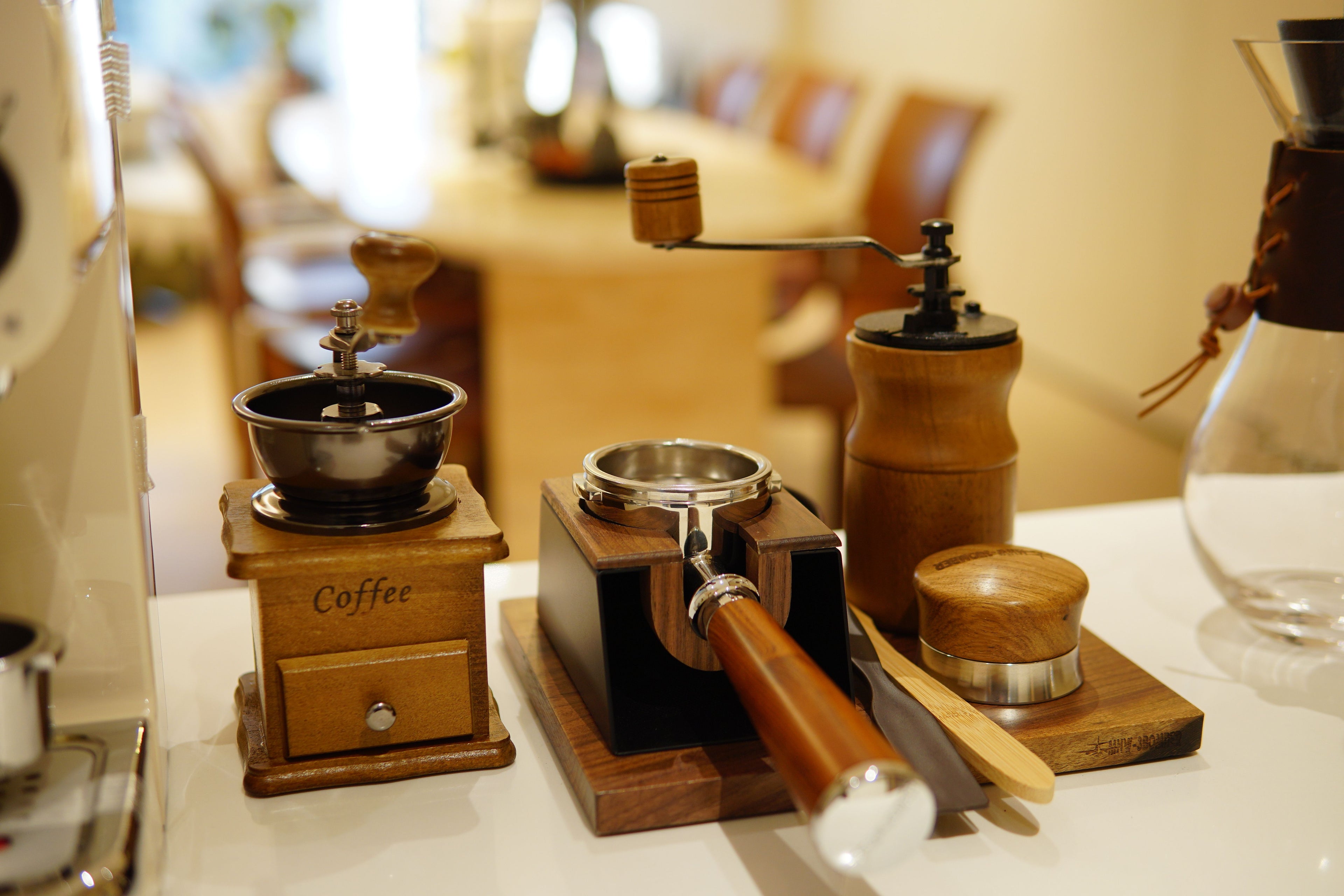 Hand burr grinder — angle 3
