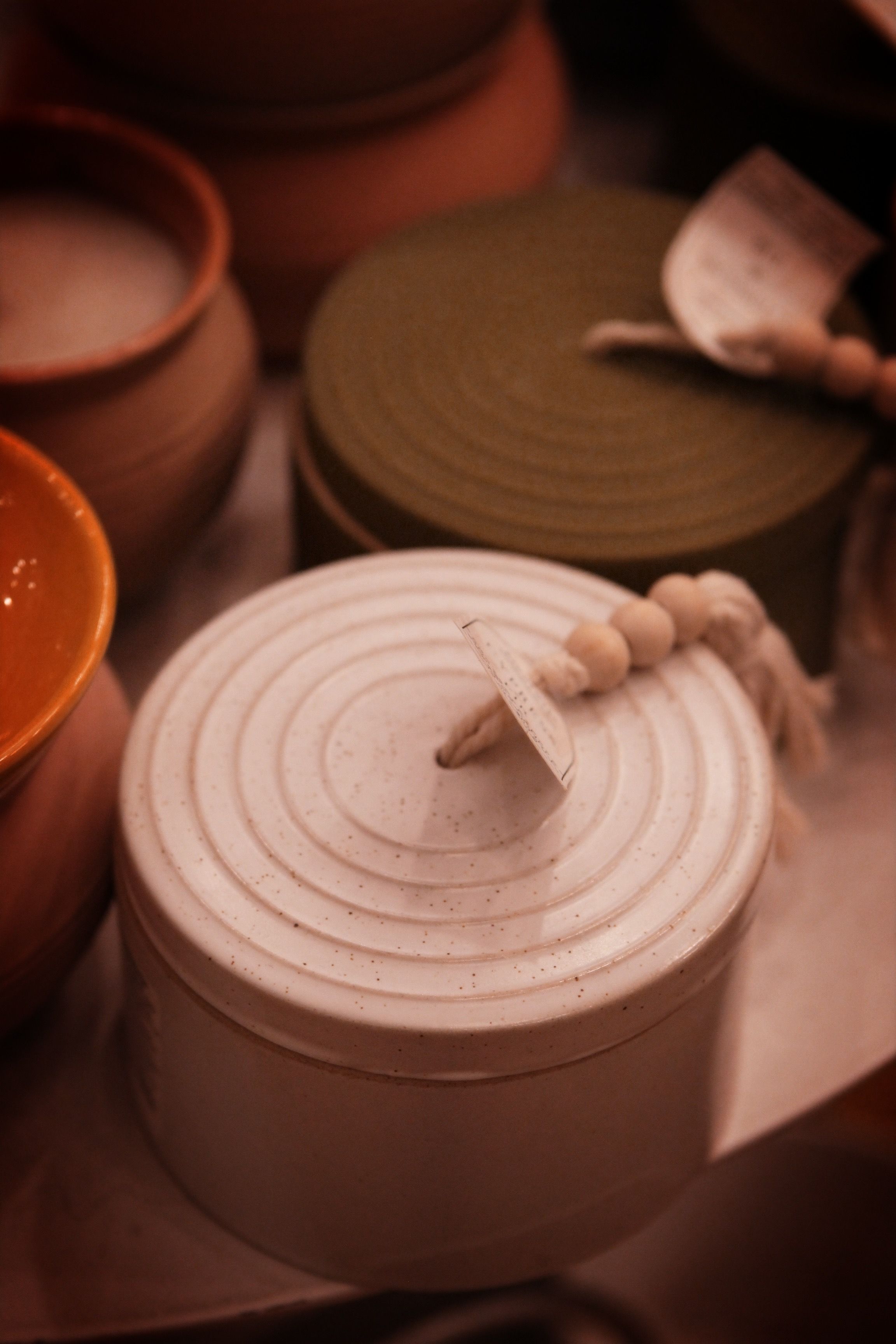 Ceramic tea caddy — angle 4