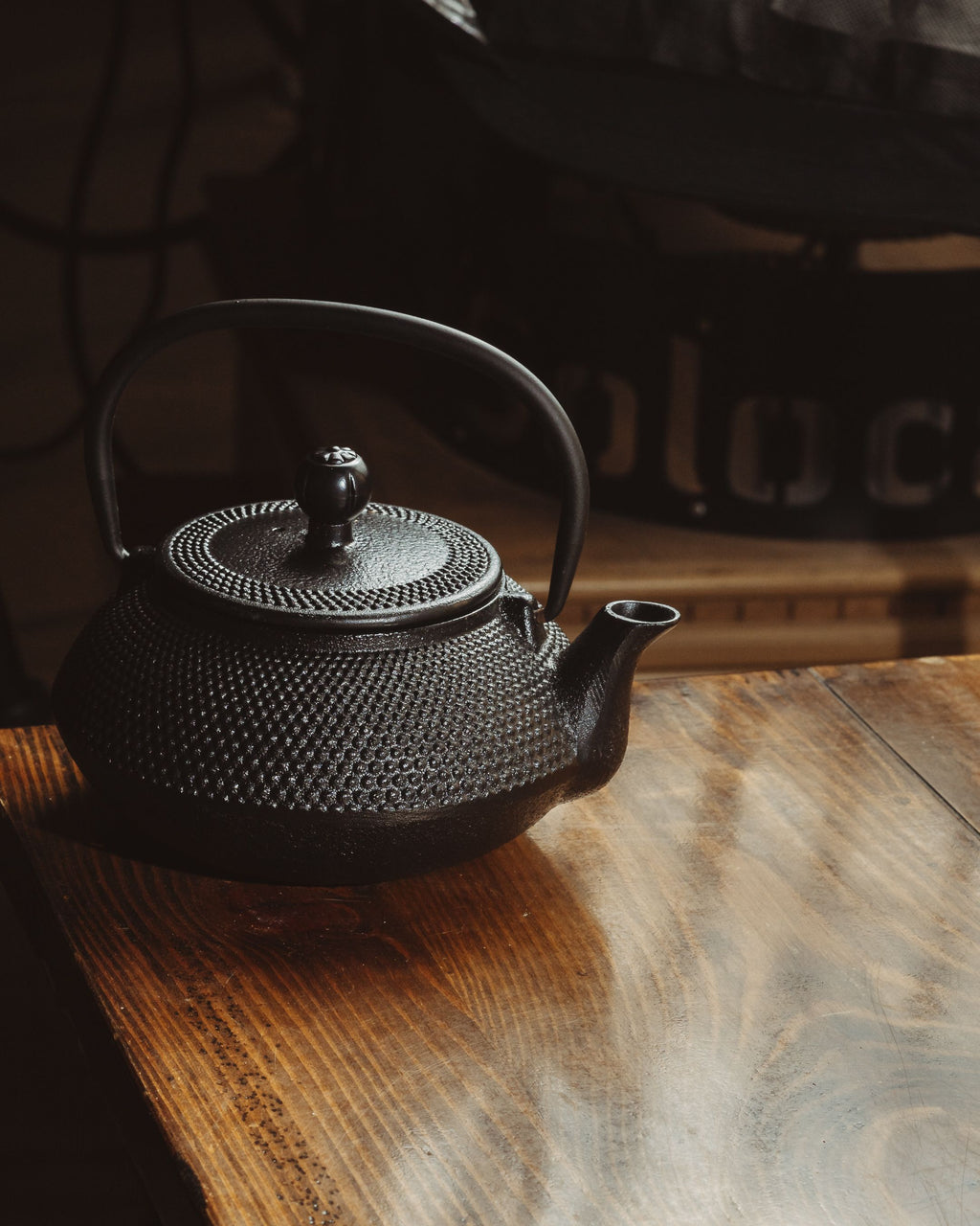 Cast iron teapot — angle 1