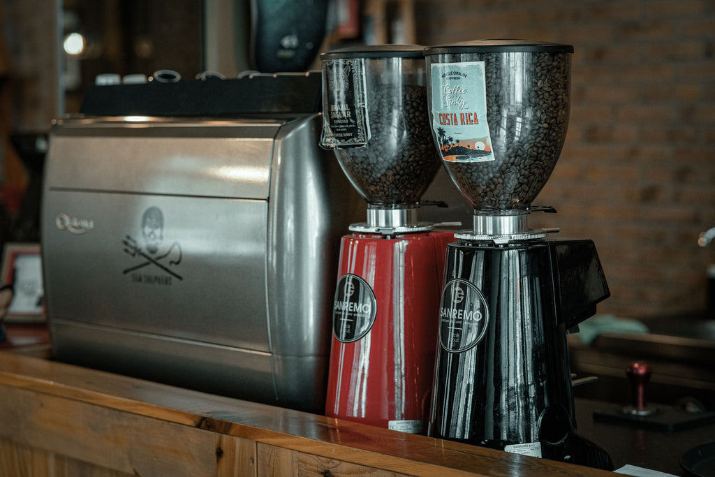 Hand burr grinder — angle 4
