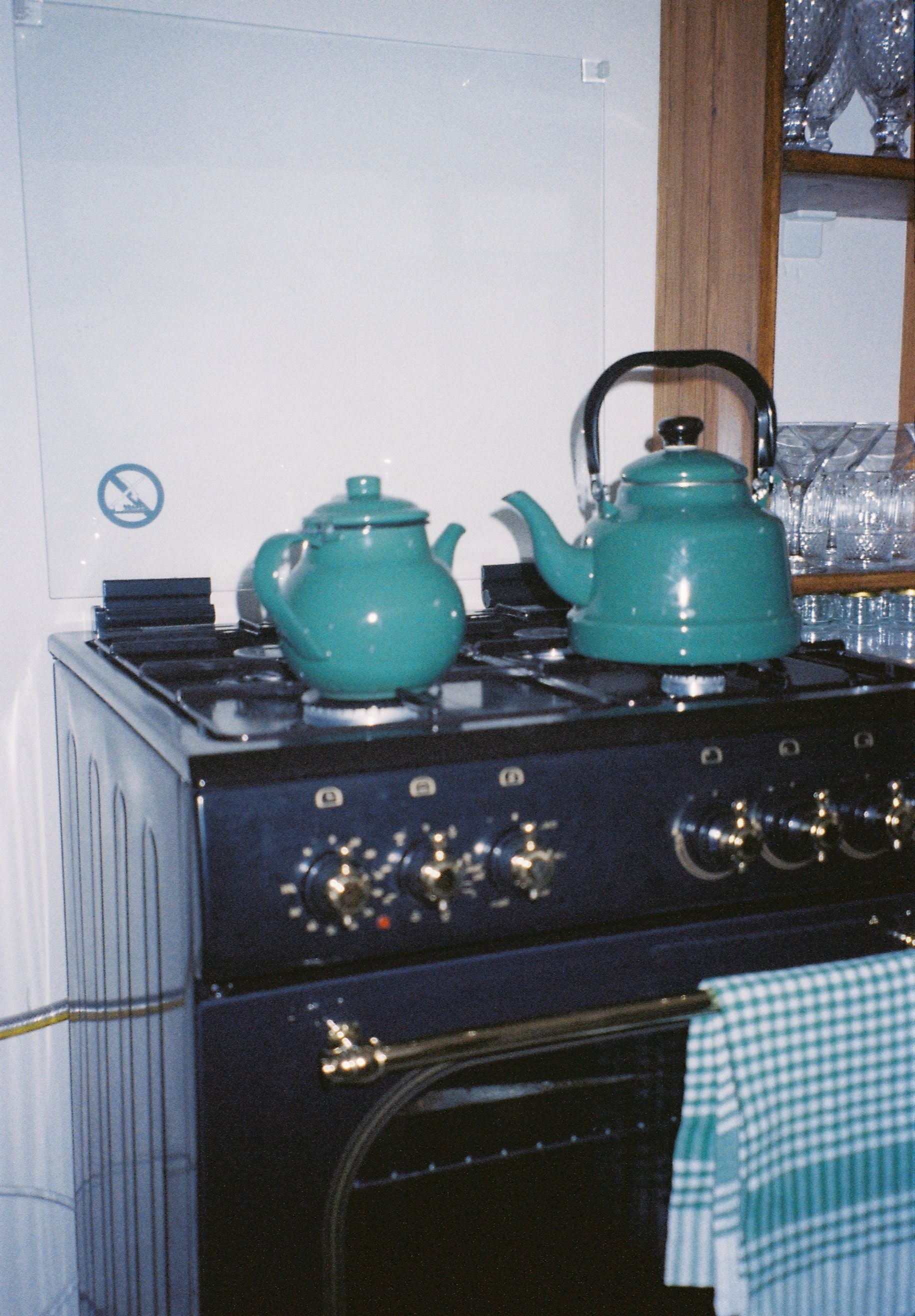 Whistling kettle — angle 1